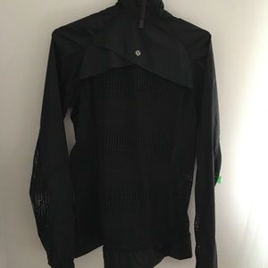 PERFECT CONDITION BLACK LULULEMON WINDBREAKER